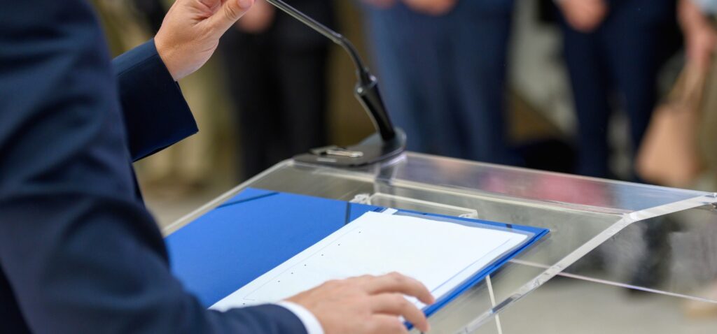 polityka_sztuka_felieton